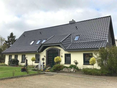 Fassade Einfamilienhaus streichen - Malerin Claudia Techau - Jübek - Schleswig